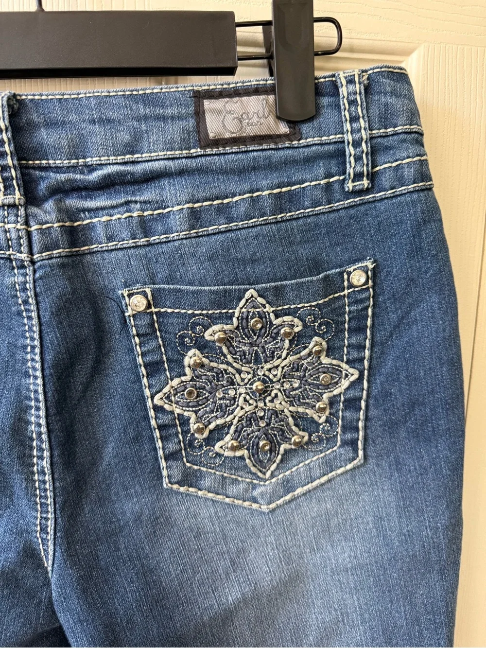Earl Jeans Y2K Embellished Long Denim Shorts Bling Back Pockets Womens Size 6